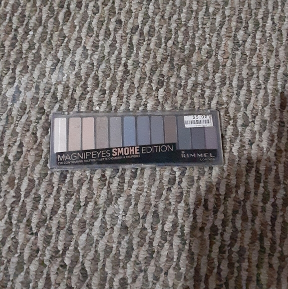 Makeup - Picture 1 of 2